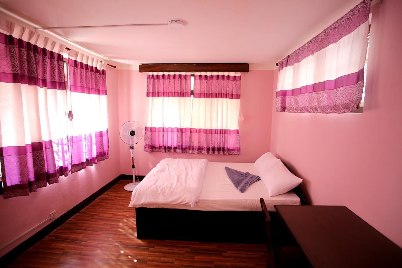 Mitra Garden Inn Catmandu Exterior foto